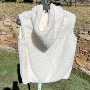 Forever 21 Cream Fuzzy Hooded Vest